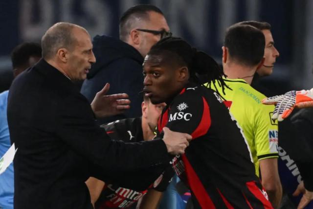 开云体育官网-莱昂不满被换下！离场时不断抱怨，还推开阿莱格里